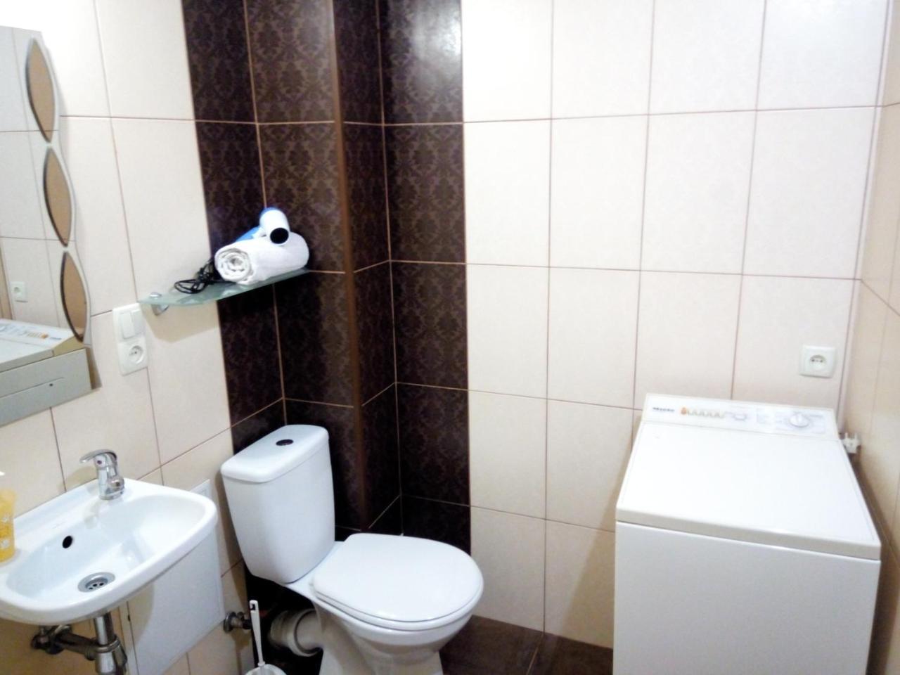 Flat On Sheptytskykh Leilighet Lviv Eksteriør bilde